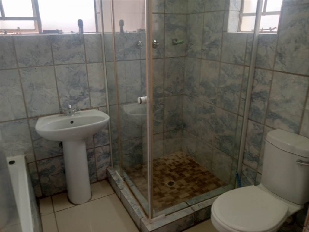 3 Bed House in Kuruman photo number 11