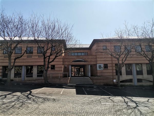 1 196  m² Commercial space