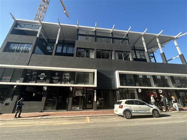 330  m² Commercial space