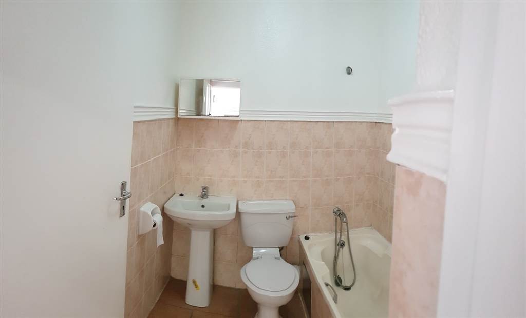 1 Bed Flat in Morningside photo number 9