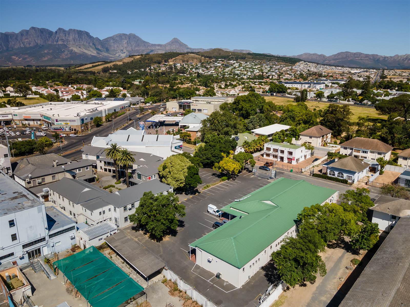 329  m² Commercial space in Somerset West Central photo number 2