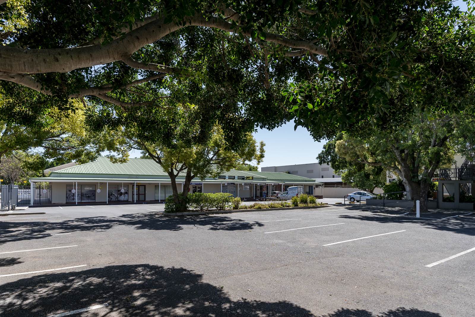 329  m² Commercial space in Somerset West Central photo number 1