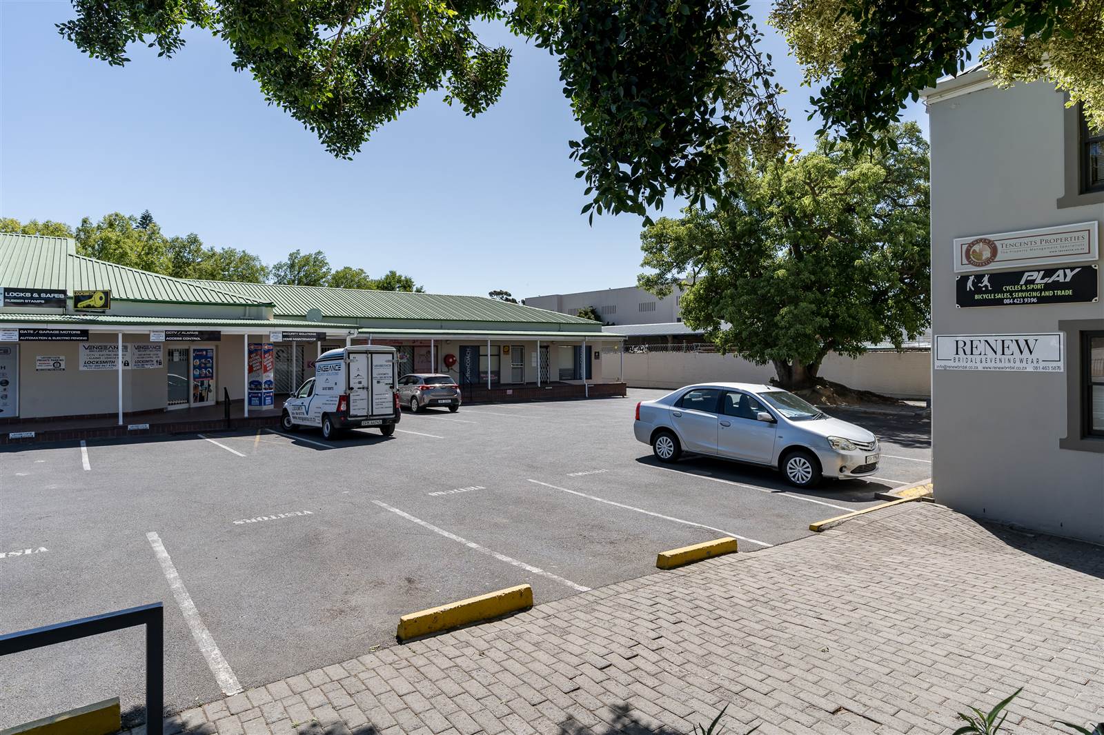 329  m² Commercial space in Somerset West Central photo number 3