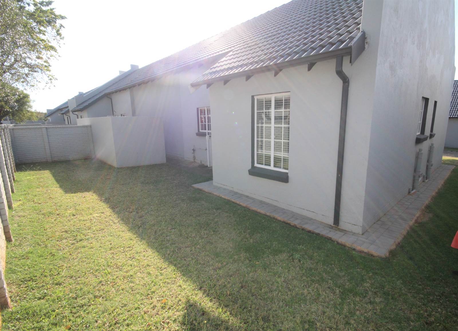 2 Bed Townhouse in Magaliesberg Country Estate photo number 18