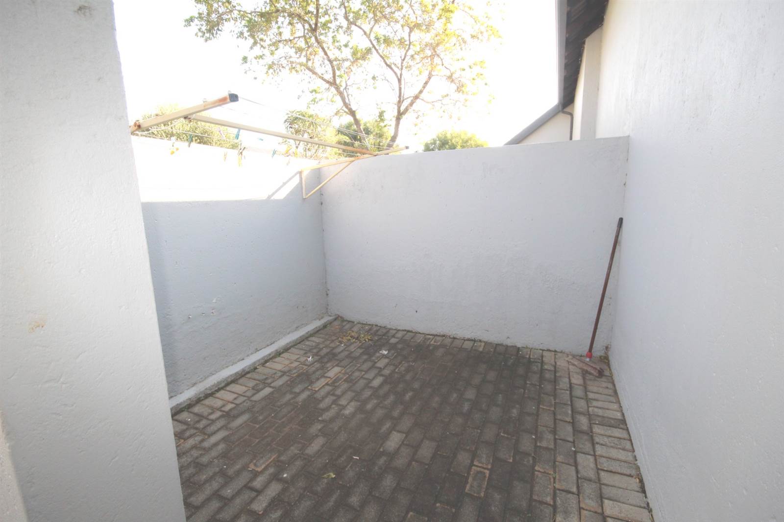 2 Bed Townhouse in Magaliesberg Country Estate photo number 17