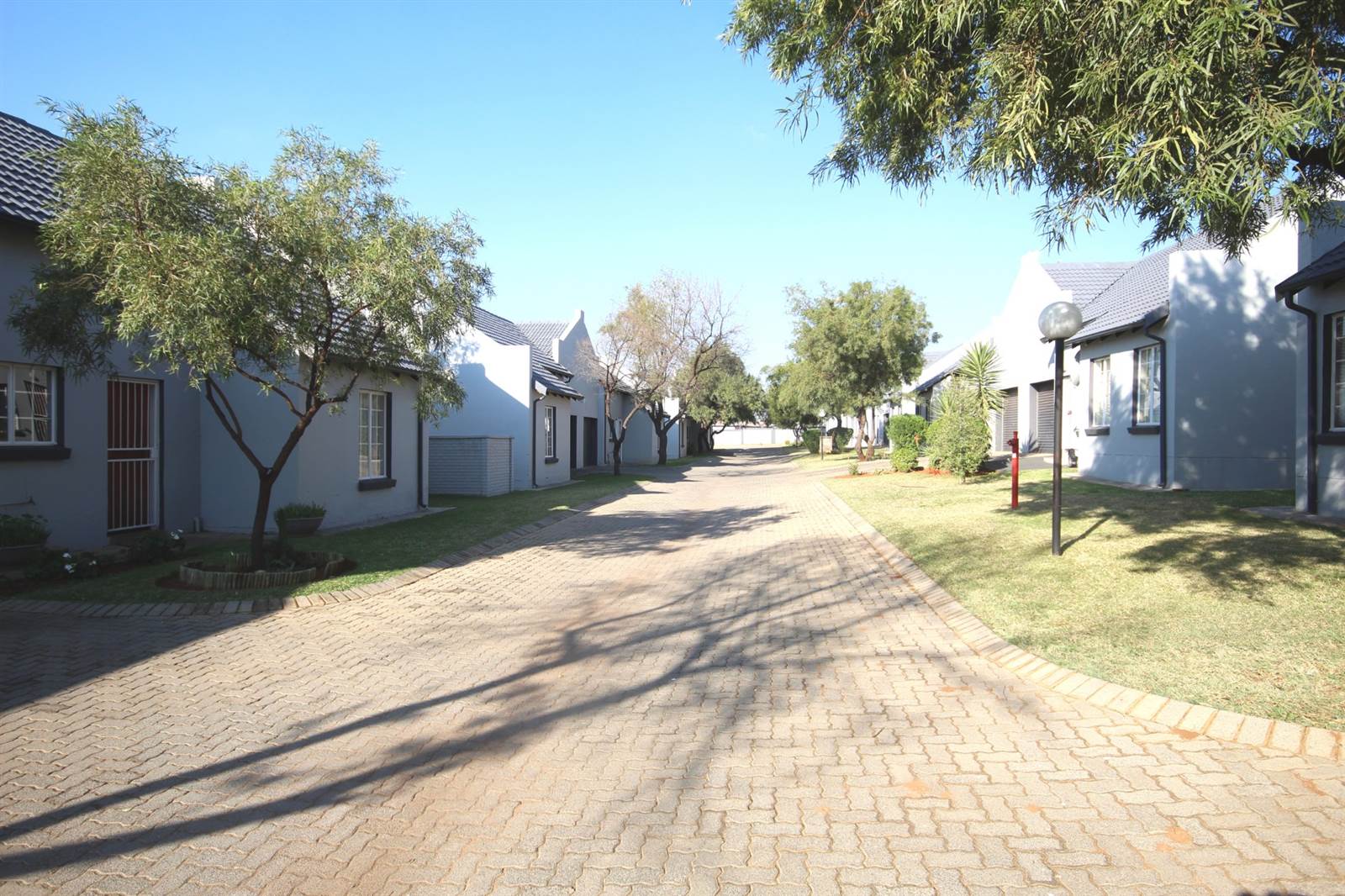 2 Bed Townhouse in Magaliesberg Country Estate photo number 22