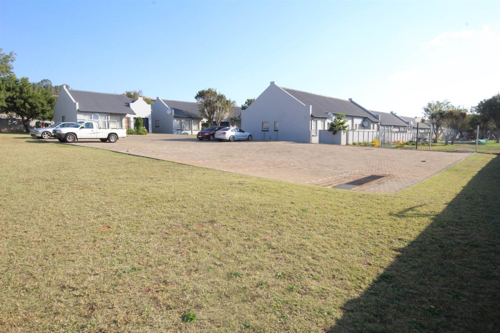 2 Bed Townhouse in Magaliesberg Country Estate photo number 26