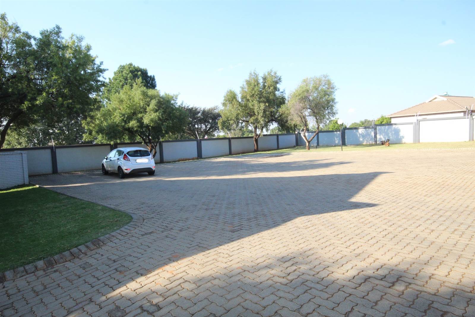2 Bed Townhouse in Magaliesberg Country Estate photo number 25