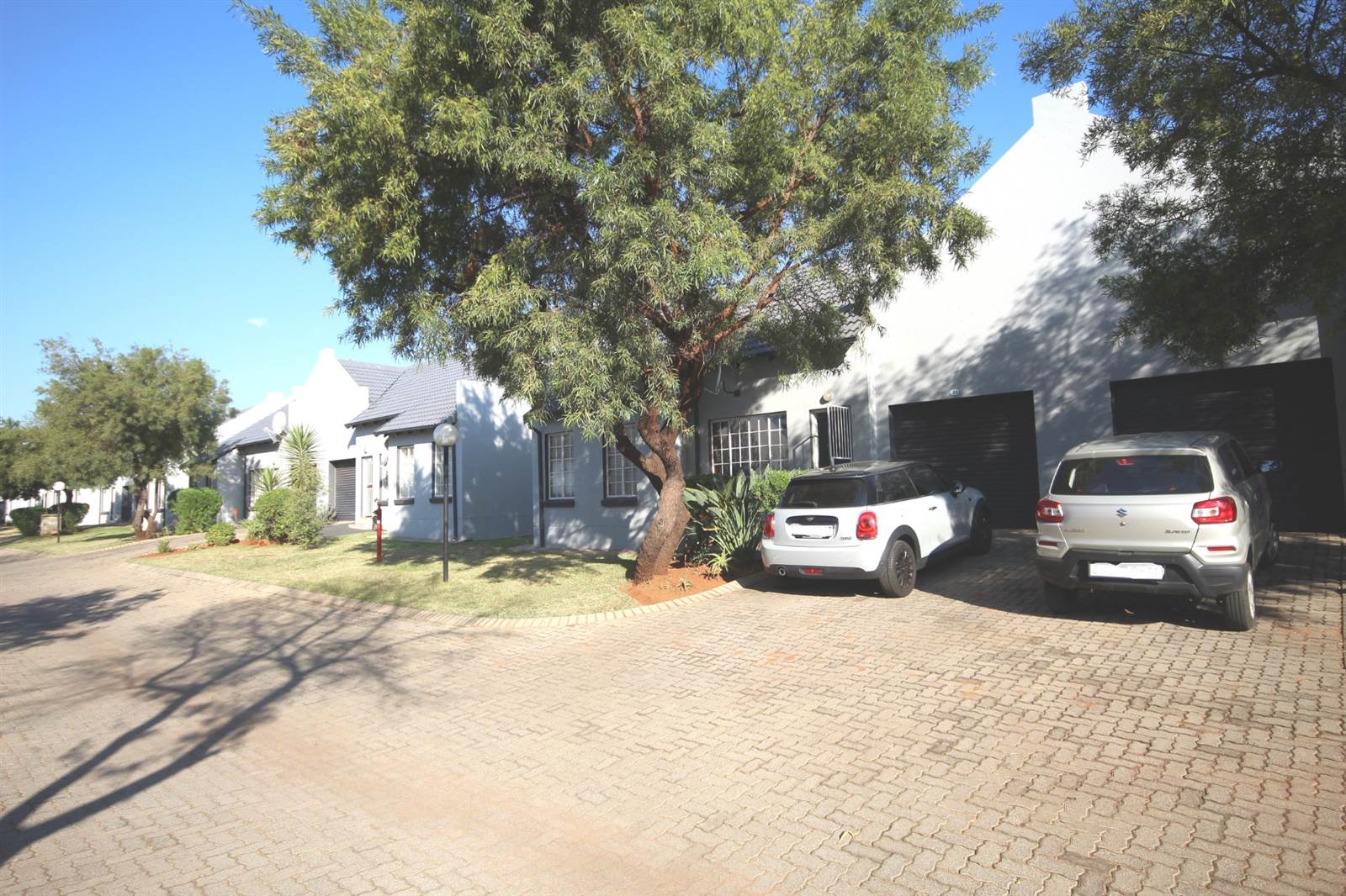 2 Bed Townhouse in Magaliesberg Country Estate photo number 20