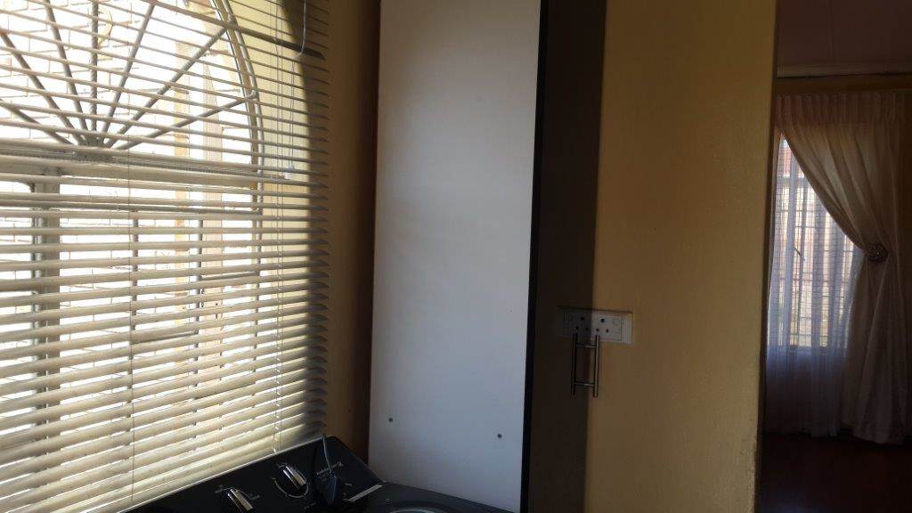3 Bed House in Aliwal North photo number 8