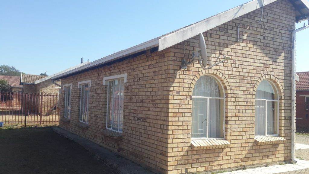 3 Bed House in Aliwal North photo number 17