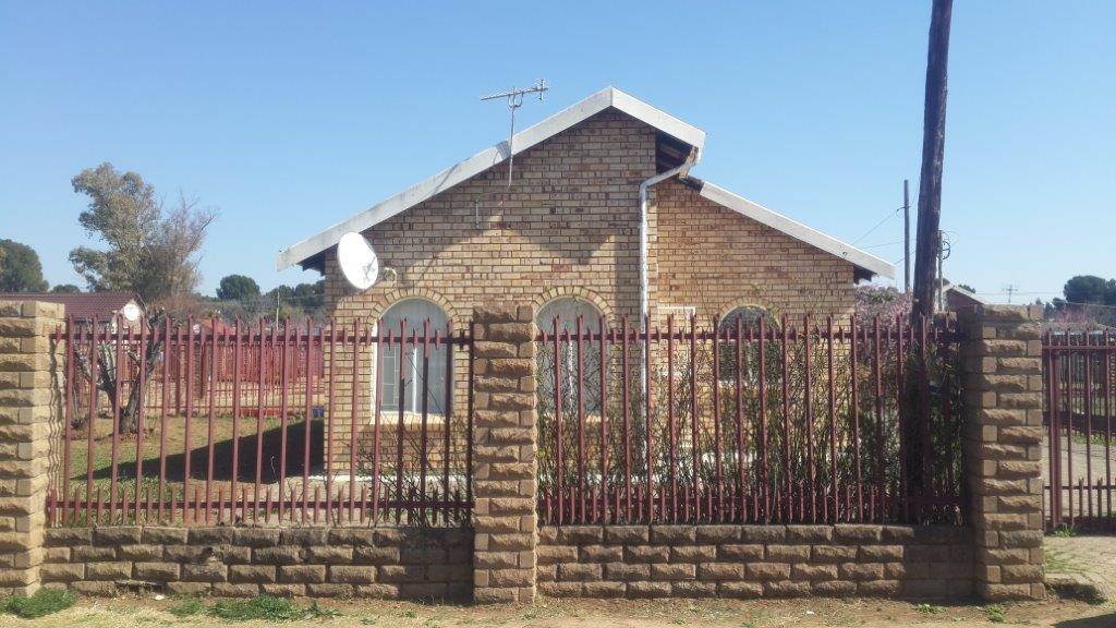 3 Bed House in Aliwal North photo number 1