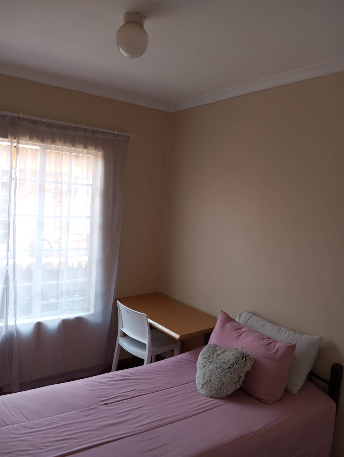 2 Bed Apartment in Vaalpark photo number 4