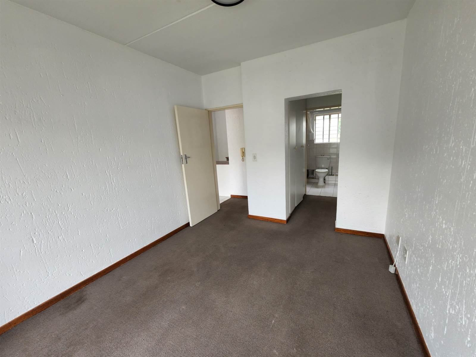 1 Bed Apartment in Glenhazel photo number 12