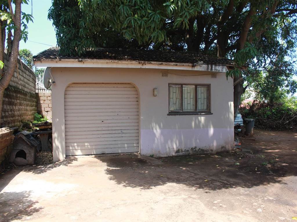 3 Bed House in Isipingo Hills photo number 19