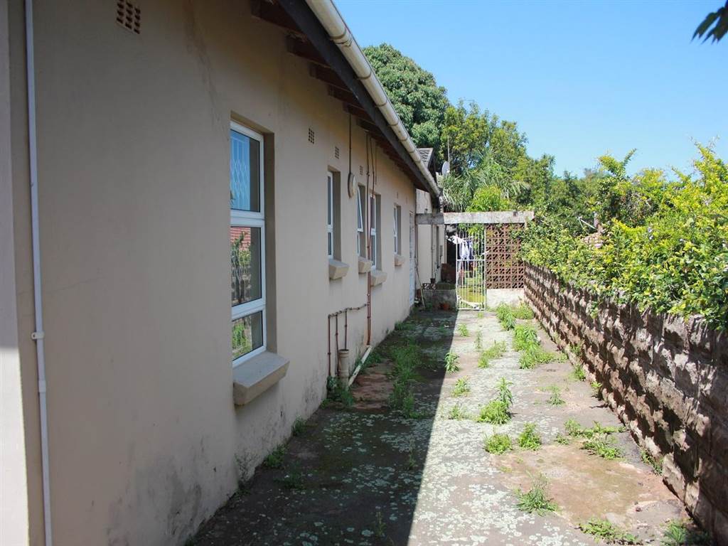 3 Bed House in Isipingo Hills photo number 22