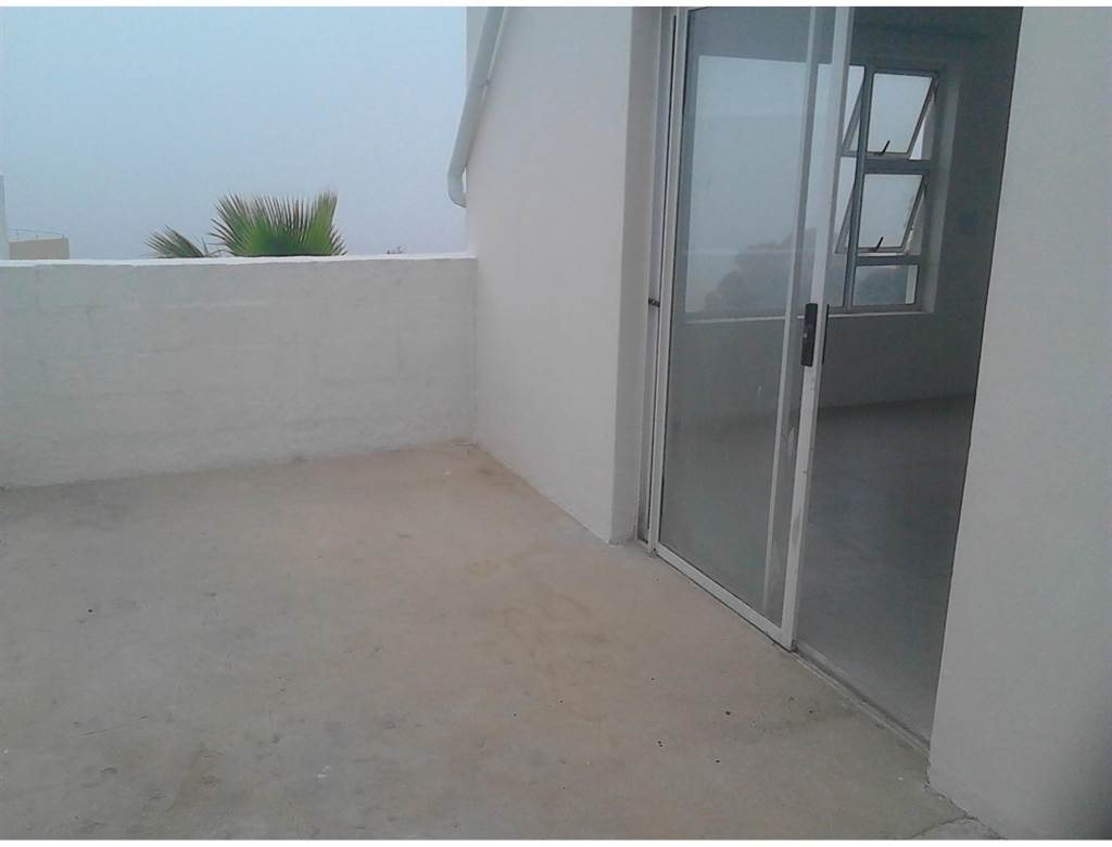 1 Bed Apartment in Gordons Bay Central photo number 1