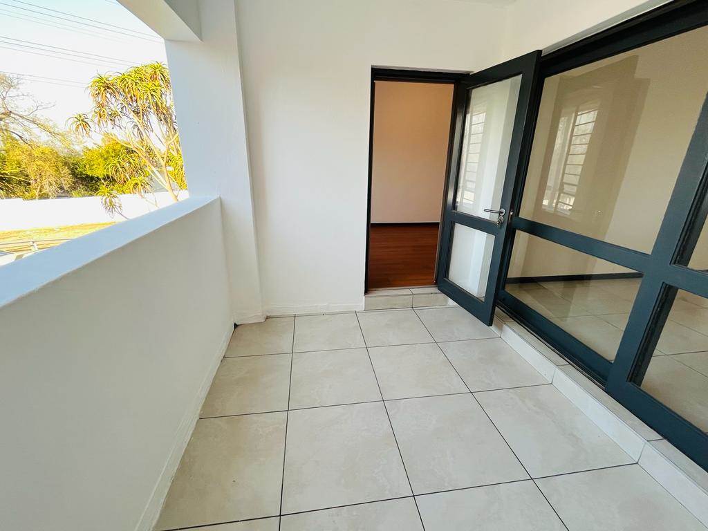 2 Bed Apartment in Lonehill photo number 7