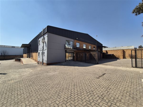 1 400  m² Industrial space