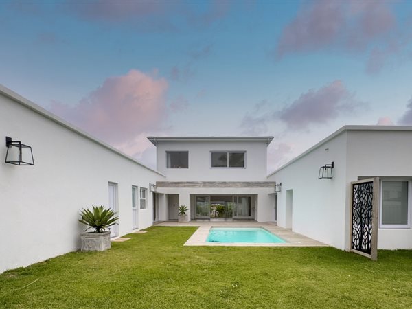 5 Bedroom House 5 Bedroom House