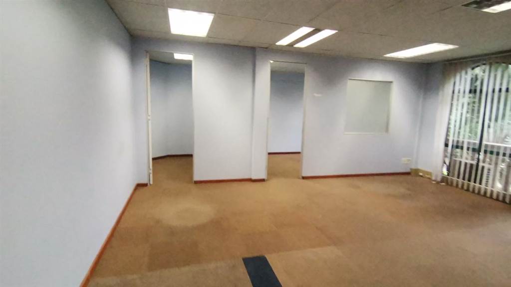 110  m² Commercial space in Bruma photo number 4