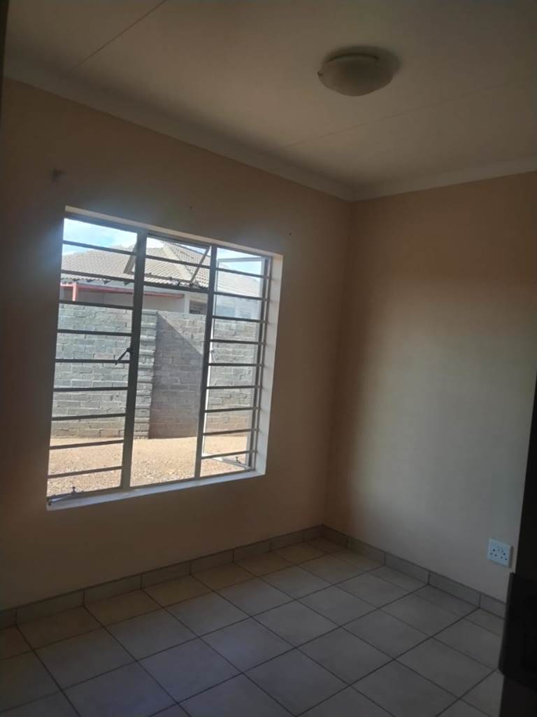 3 Bed House in Postmasburg photo number 10
