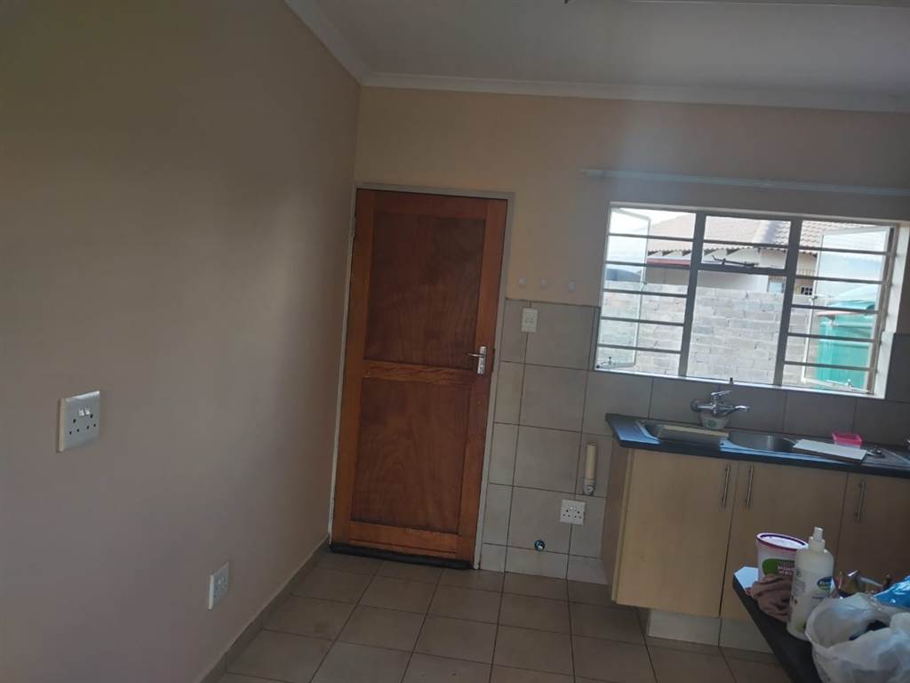 3 Bed House in Postmasburg photo number 14