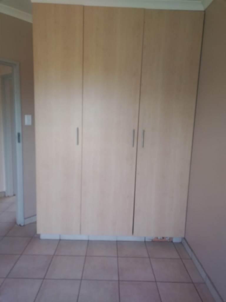 3 Bed House in Postmasburg photo number 4