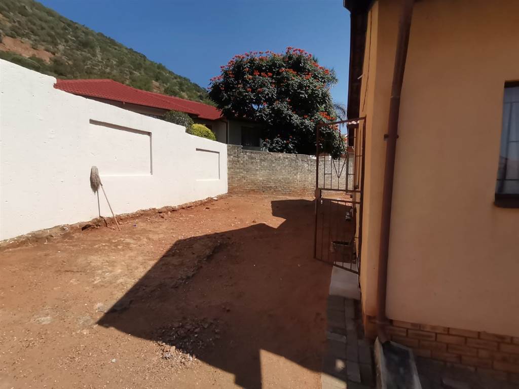 3 Bed House in Tlhabane photo number 4