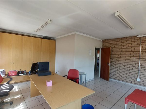 2789  m² Office Space in Middelburg Central