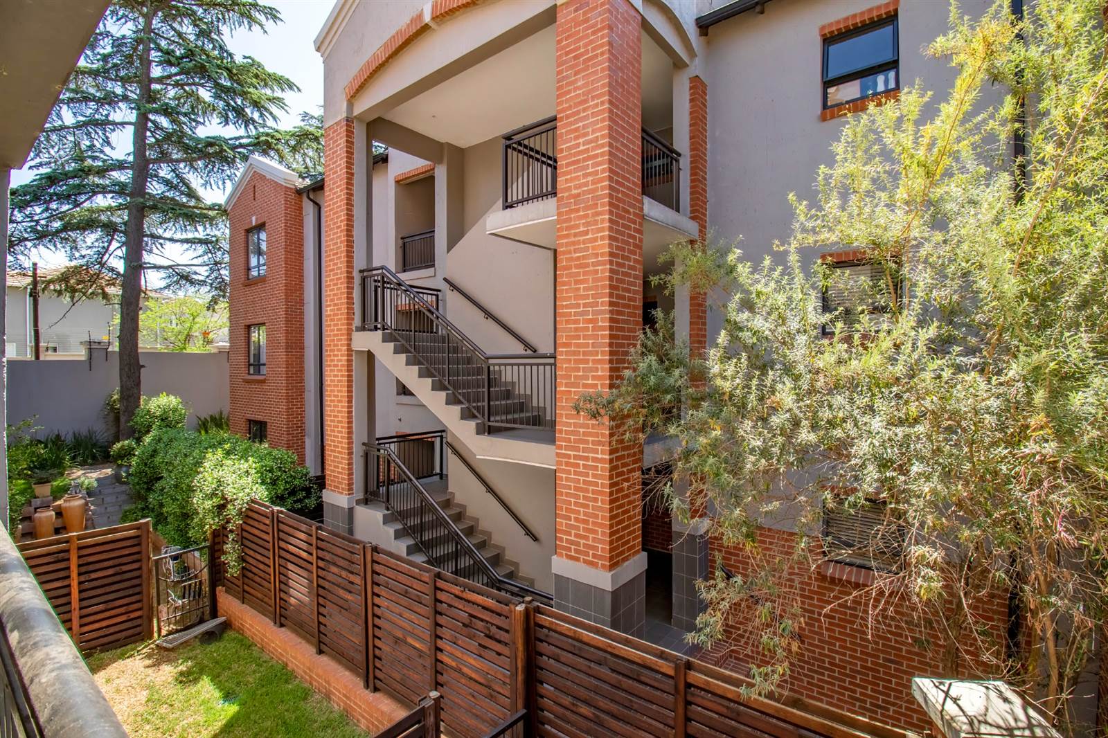 2 Bed Apartment in Bryanston East photo number 17
