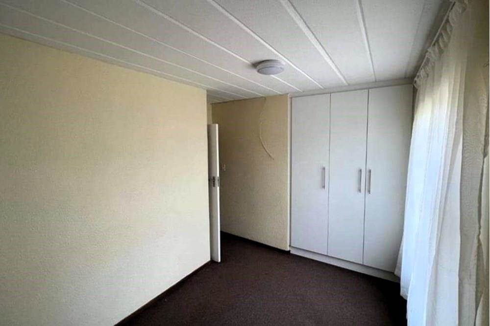 2 Bed Townhouse in Sasolburg photo number 16