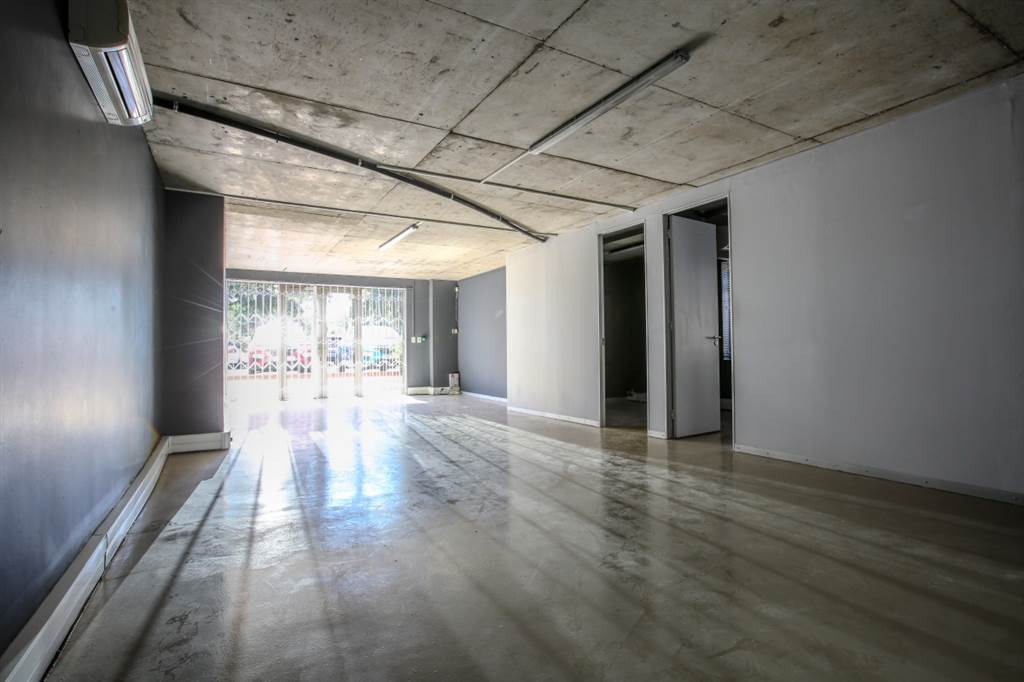 165  m² Office Space in Bellville Central photo number 2