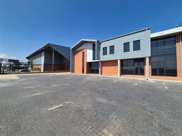 810  m² Industrial space