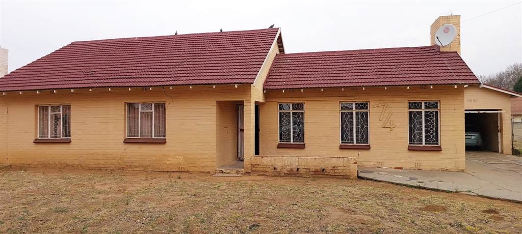 3 Bed House in Dagbreek photo number 2