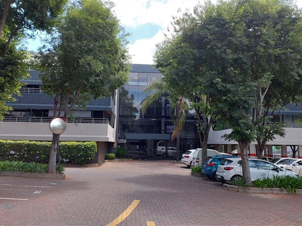 127  m² Commercial space in Cresta