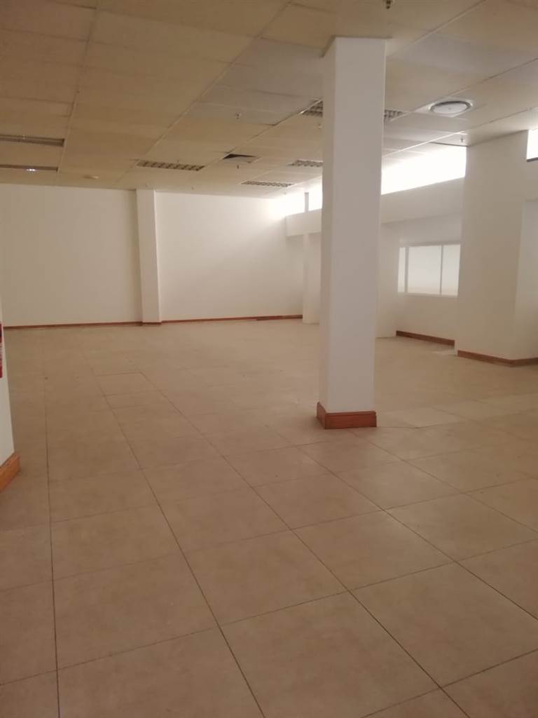 401.35  m² Office Space in Claremont photo number 1