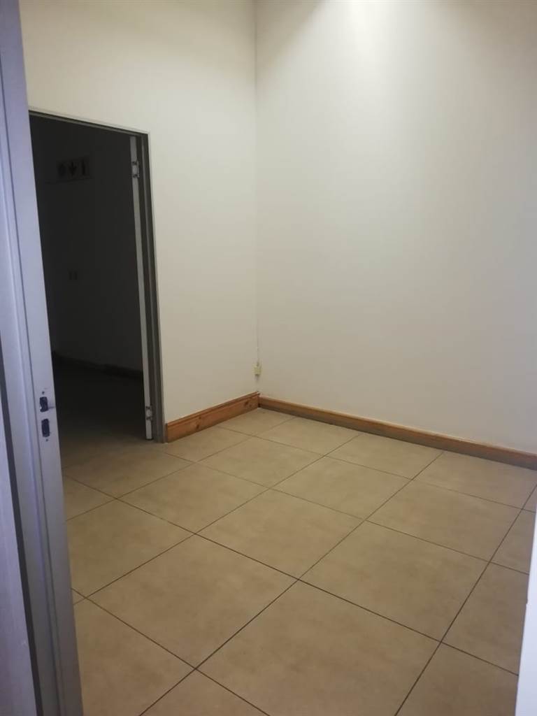 401.35  m² Office Space in Claremont photo number 6