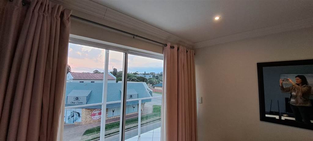2 Bed Apartment in Jeffreys Bay photo number 14
