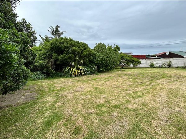 654 m² Land