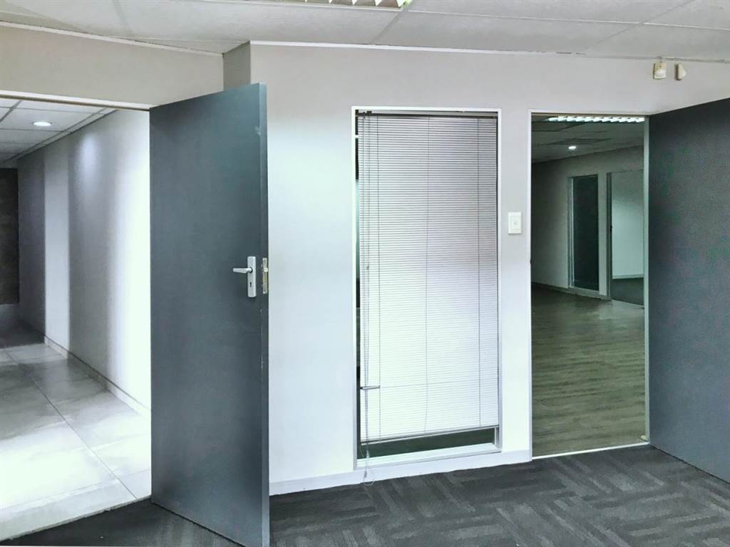 160  m² Office Space in Jansen Park photo number 12