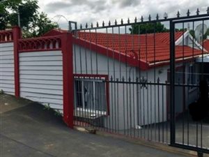 3 Bed House in Trenance Manor