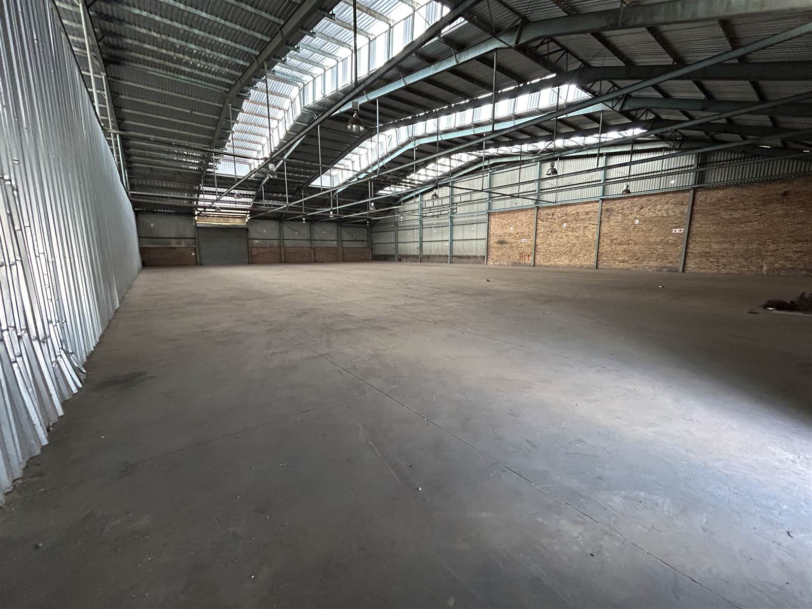 1715  m² Industrial space in Clayville photo number 3