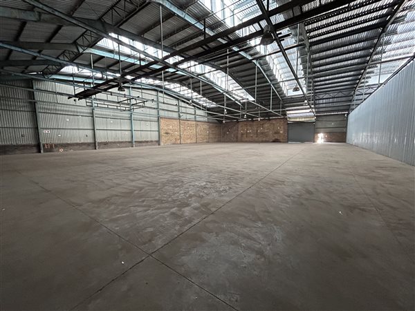 1715  m² Industrial space in Clayville