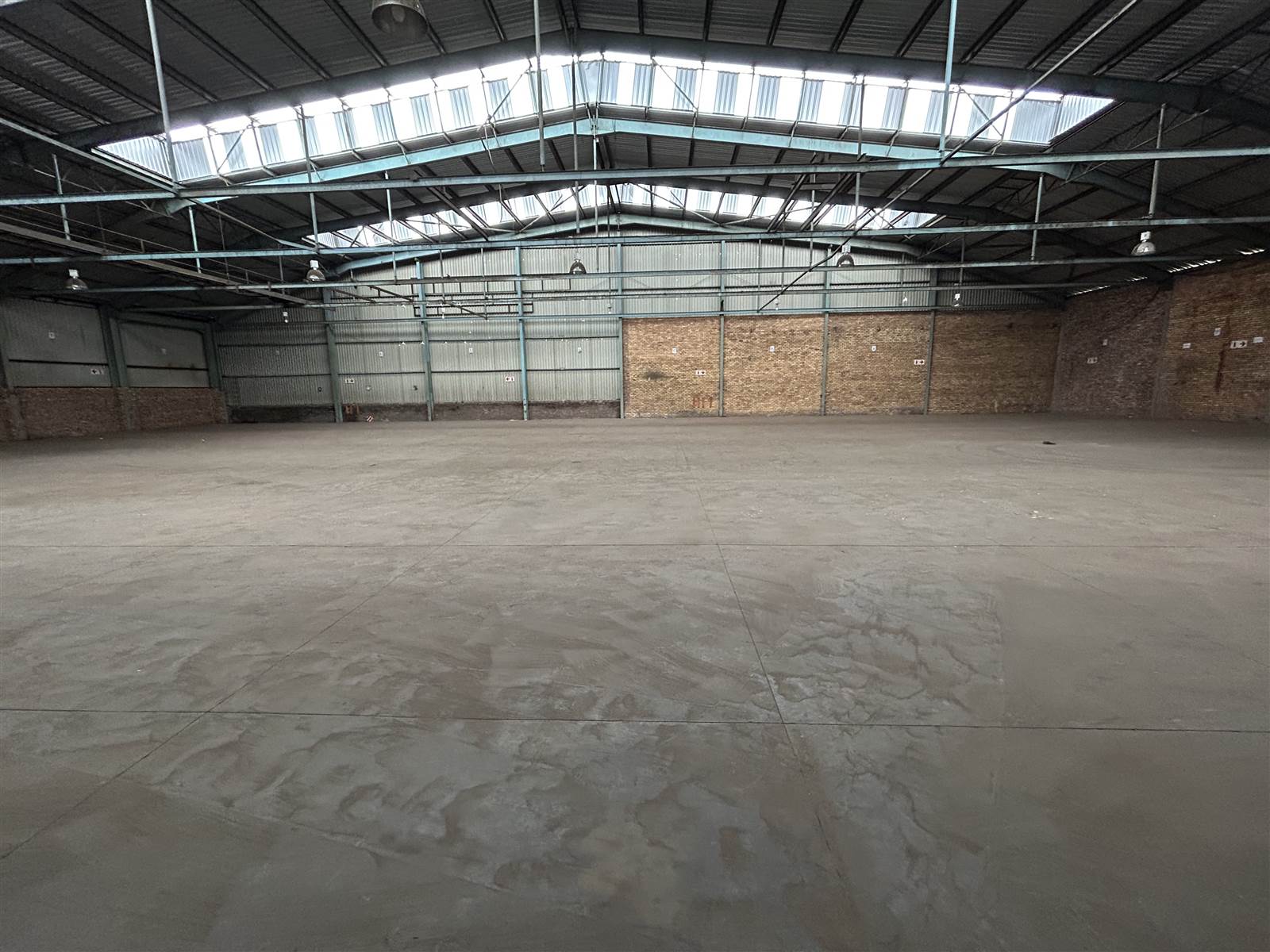 1715  m² Industrial space in Clayville photo number 4