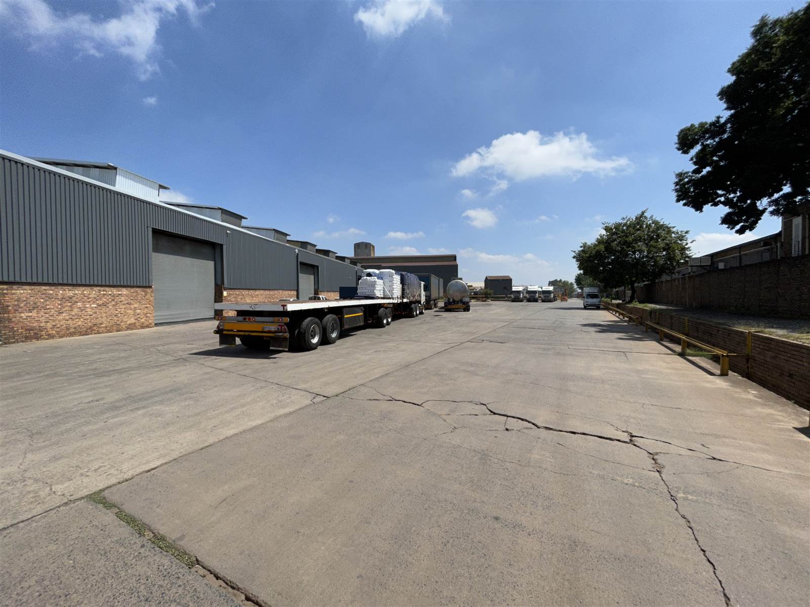 1715  m² Industrial space in Clayville photo number 12