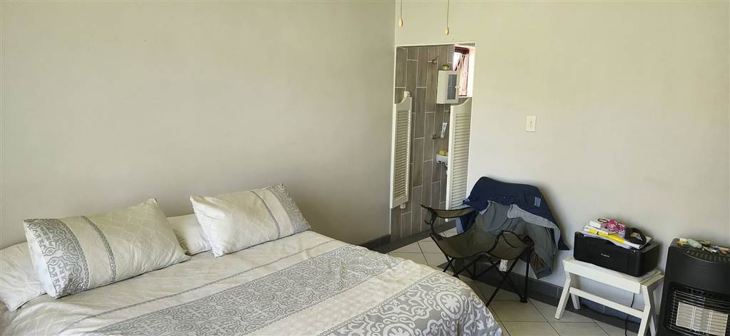 3 Bed House in Kunene Park photo number 14