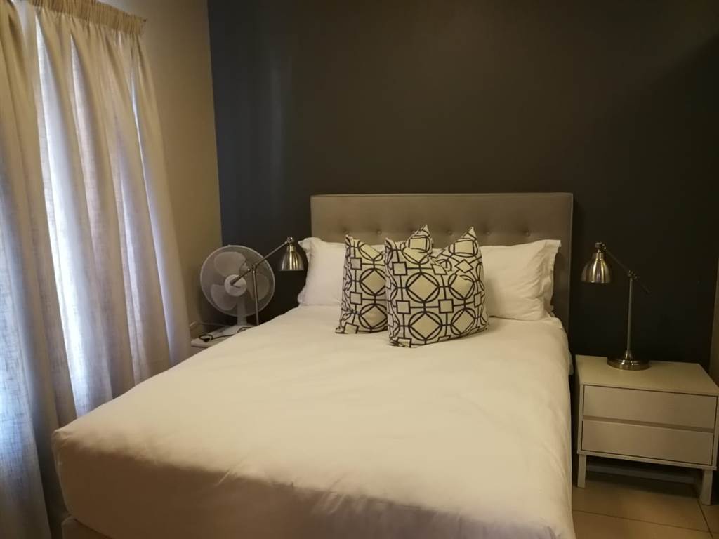 2 Bed Apartment in Rosebank photo number 8
