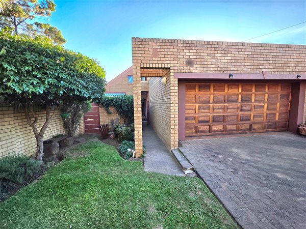 3 Bedroom Townhouse 3 Bedroom Townhouse