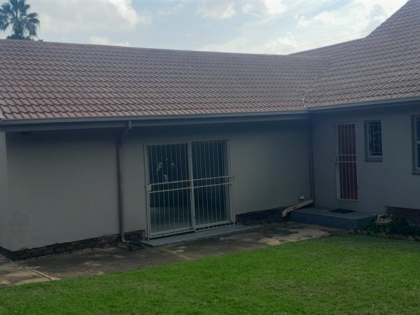 5 Bedroom House 5 Bedroom House